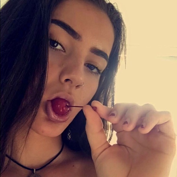 Meet your Posher, Sophie - Picture 1 of 2